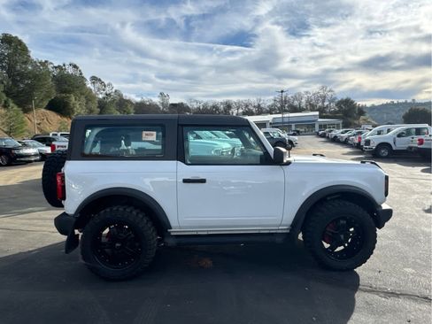 Used 2022 Ford Bronco Base image 4