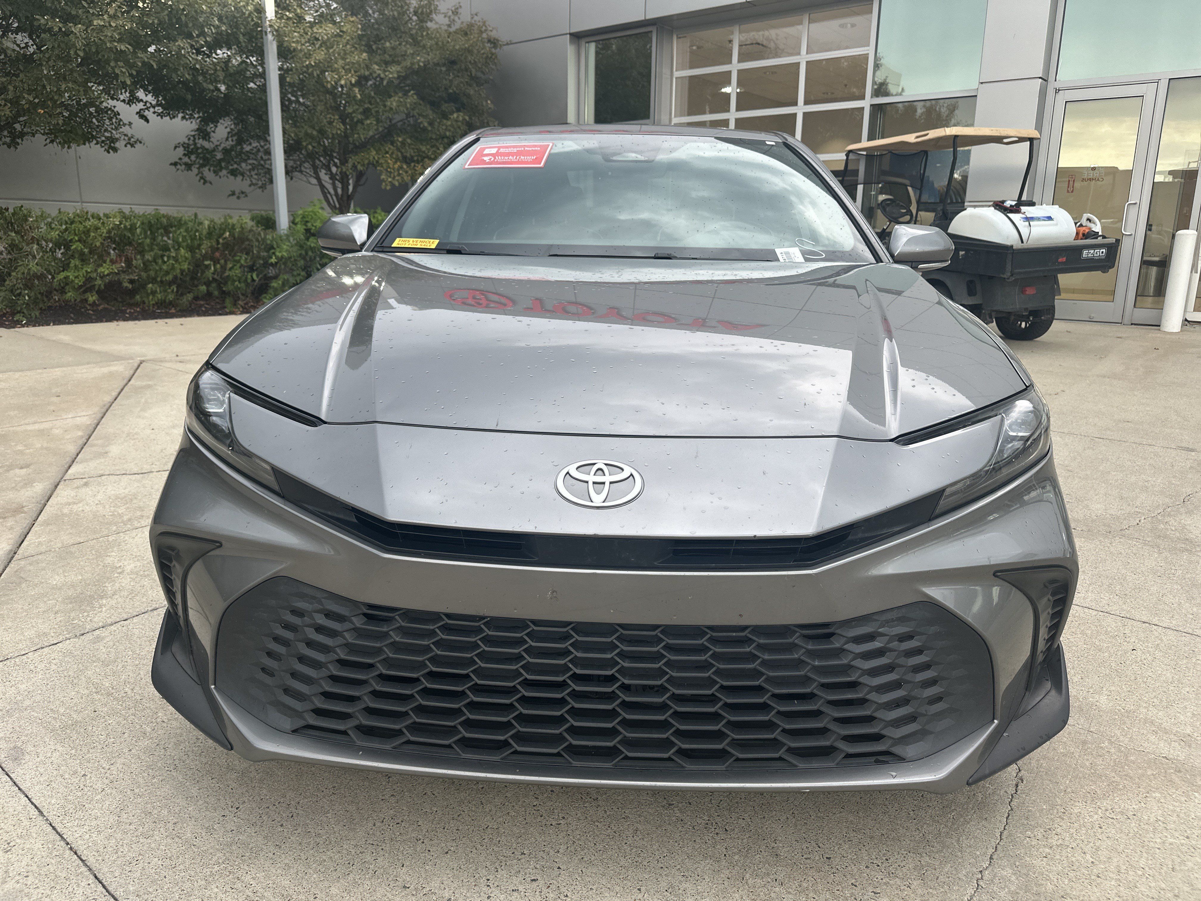 Used 2025 Toyota Camry SE w/ Convenience Package FWD image 5