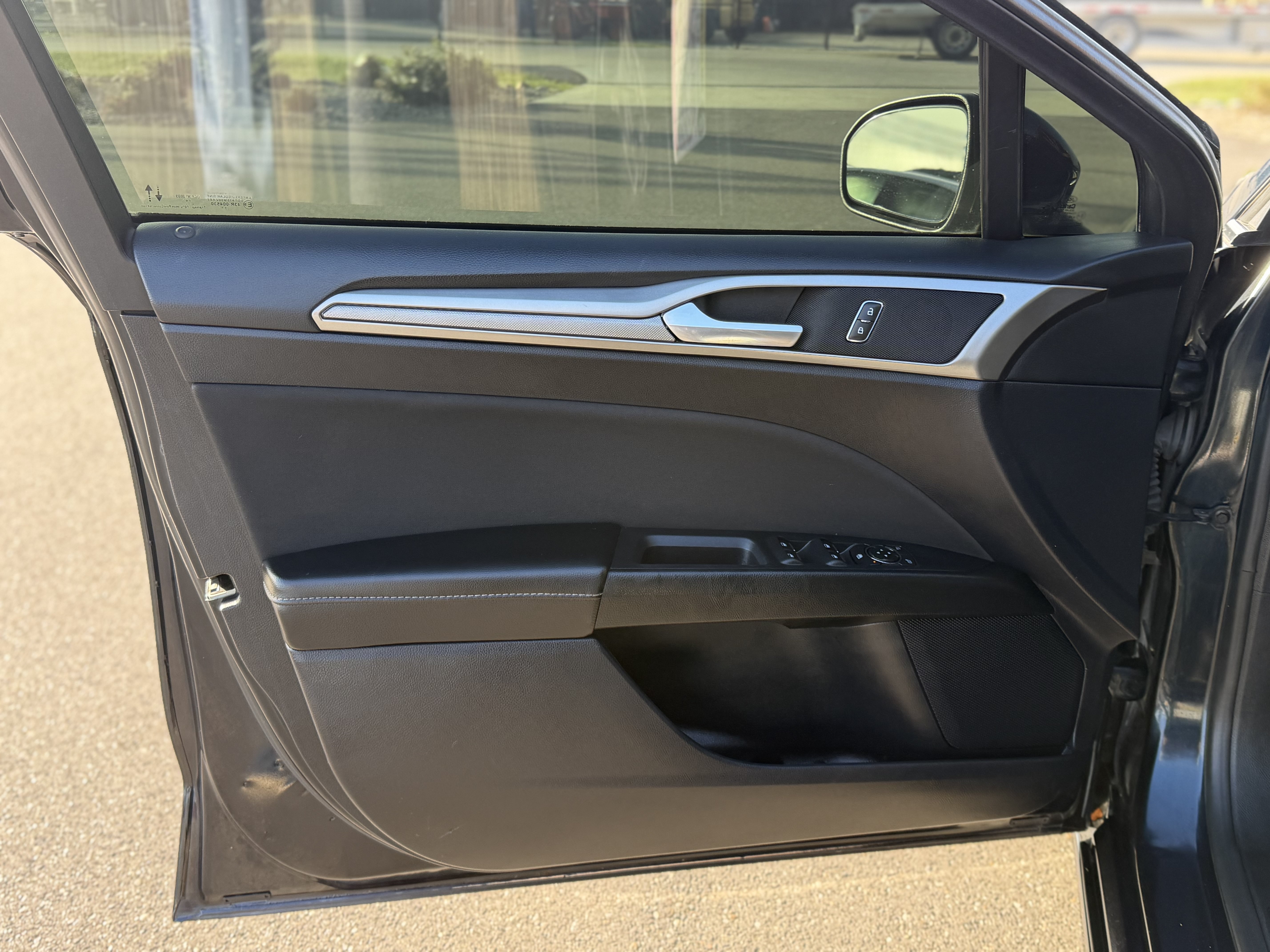 Used 2020 Ford Fusion SE FWD image 8