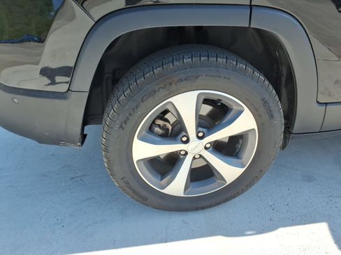 Used 2022 Jeep Cherokee Limited image 6