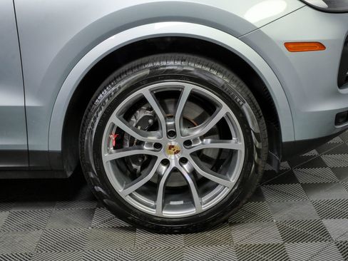 Certified 2023 Porsche Cayenne AWD/4WD image 40