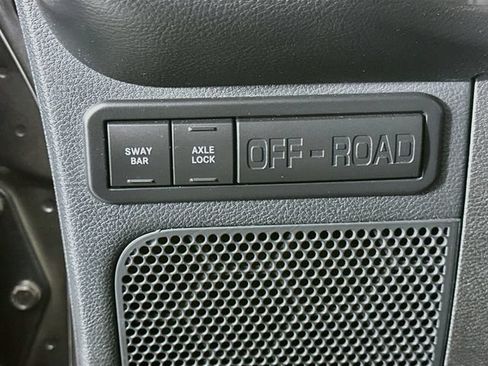 Used 2017 Jeep Wrangler Unlimited Rubicon w/ Connectivity Group AWD/4WD image 12