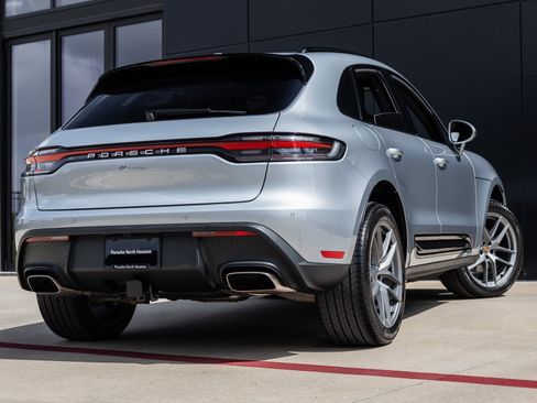 Certified 2025 Porsche Macan image 11