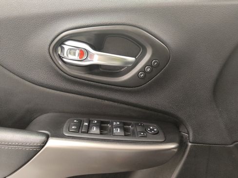 Used 2020 Jeep Cherokee Limited AWD/4WD image 27