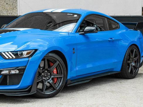 Used 2022 Ford Mustang Shelby GT500 w/ Carbon Fiber Track Pack RWD image 5