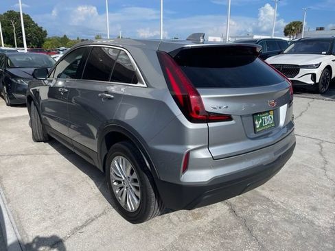 Used 2024 Cadillac XT4 Luxury w/ Cold Weather Package FWD image 6