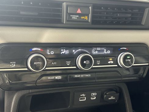 Used 2023 Honda Pilot LX image 19