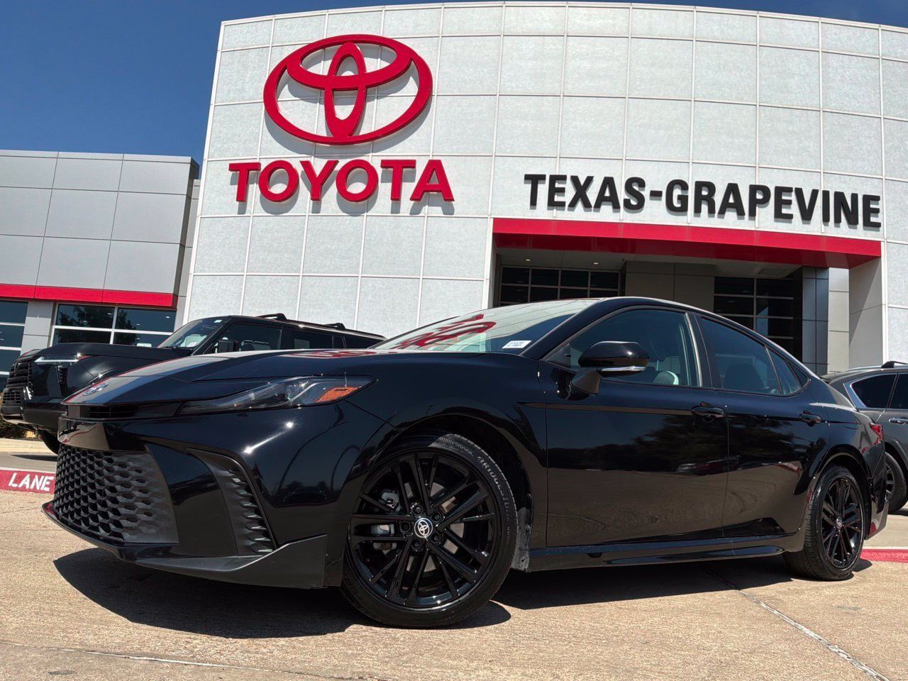 Used 2026 Toyota Camry SE FWD image 2