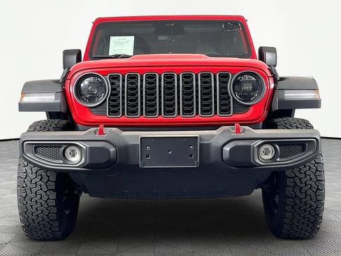 Used 2025 Jeep Wrangler Unlimited Rubicon w/ Convenience Group AWD/4WD image 2