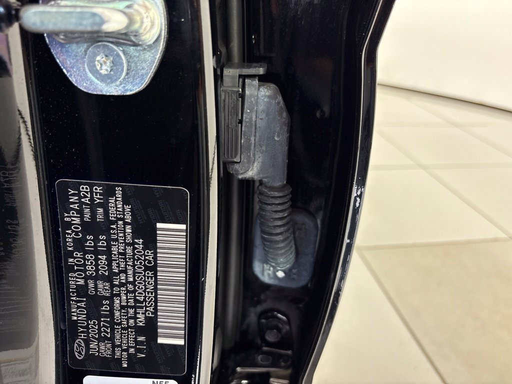 Used 2025 Hyundai Elantra SE FWD image 10