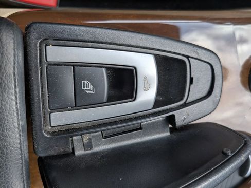 Used 2016 Mercedes-Benz SLK 300 image 25