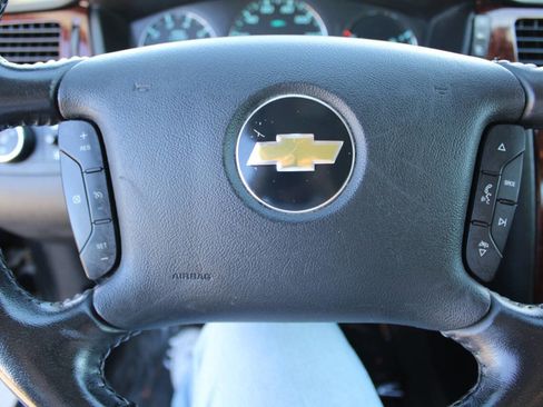 Used 2011 Chevrolet Impala LT w/ Luxury Edition Package FWD image 18
