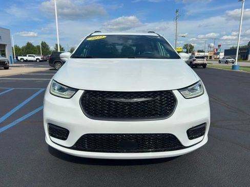 Used 2022 Chrysler Pacifica Touring-L w/ S Appearance Package AWD/4WD image 3