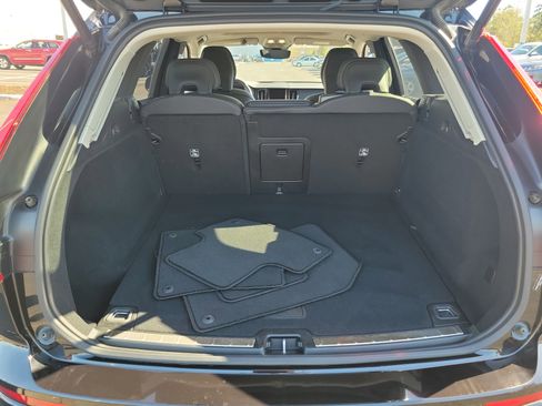 Certified 2025 Volvo XC60 B5 Plus image 29