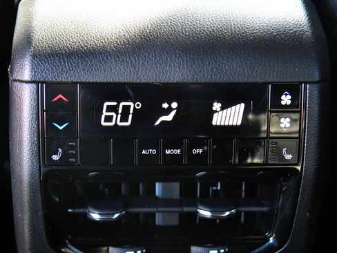 Used 2024 Jeep Grand Cherokee L Limited w/ Luxury Tech Group II image 50