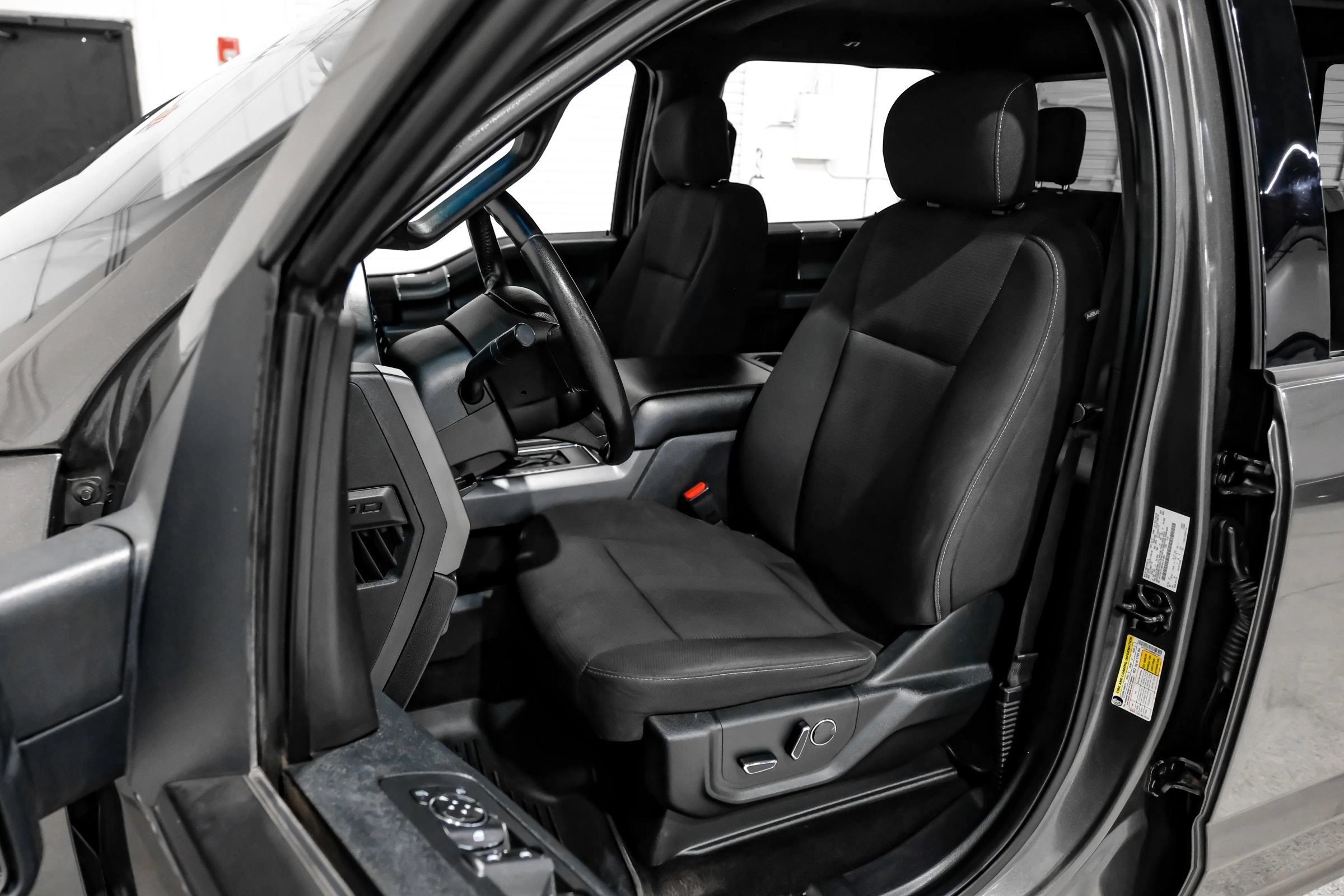 Used 2017 Ford F150 XLT w/ Equipment Group 302A Luxury AWD/4WD image 40