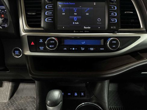 Used 2019 Toyota Highlander XLE image 23