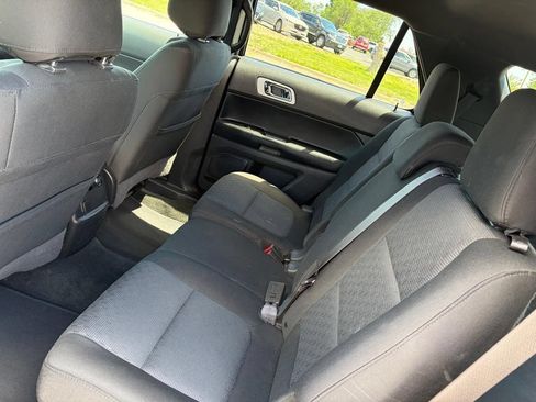 Used 2014 Ford Explorer XLT w/ Equipment Group 201A AWD/4WD image 19