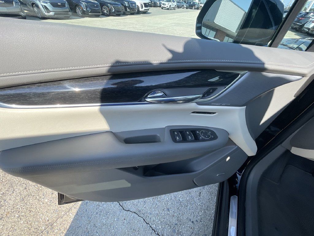Used 2023 Cadillac XT6 Premium Luxury w/ Technology Package FWD image 22