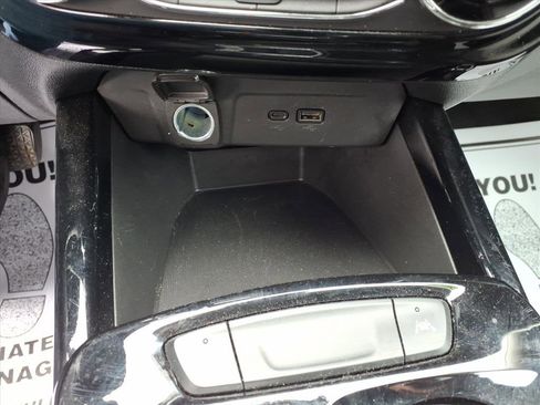 Used 2025 Chevrolet Trax LT FWD image 12