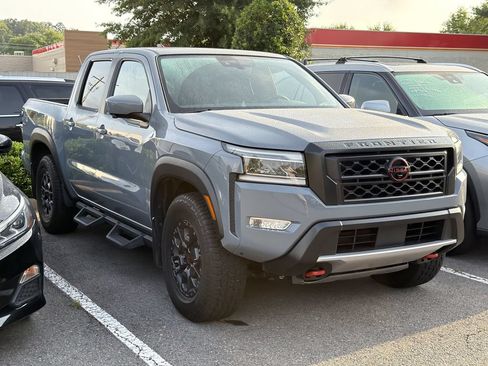 Used 2024 Nissan Frontier 4x4 Crew Cab image 3