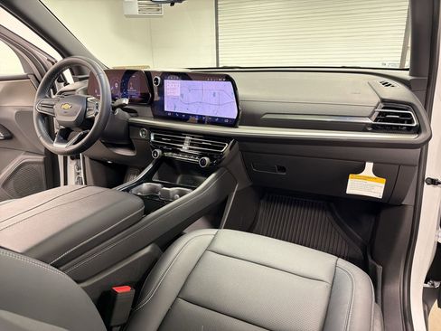 New 2026 Chevrolet Traverse LT w/ Sun and Wheel Package FWD image 29