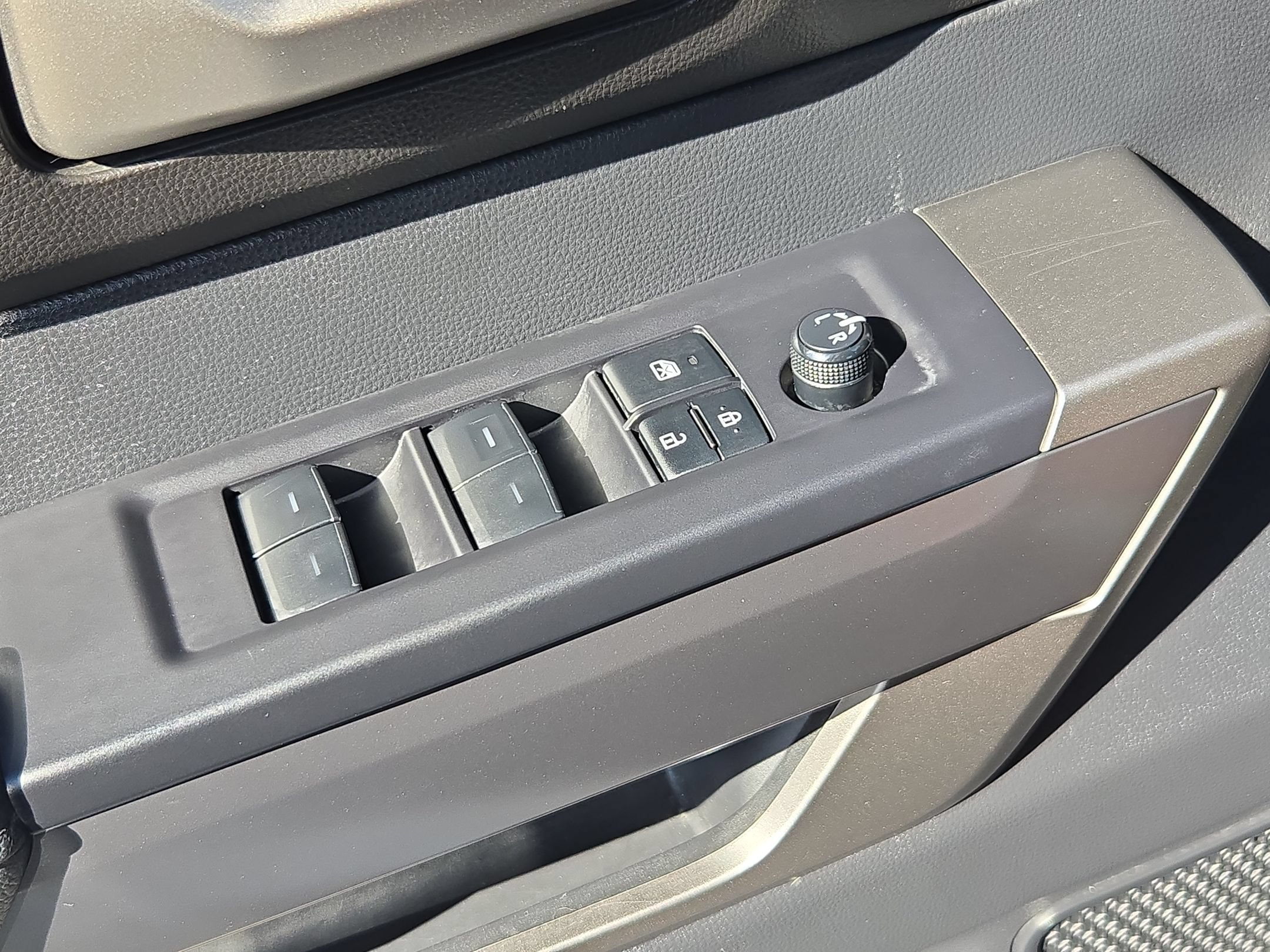 Used 2022 Toyota Tundra SR5 AWD/4WD image 11