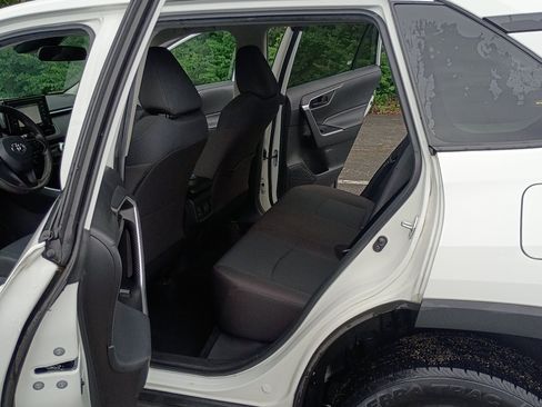 Used 2022 Toyota RAV4 LE AWD/4WD image 13