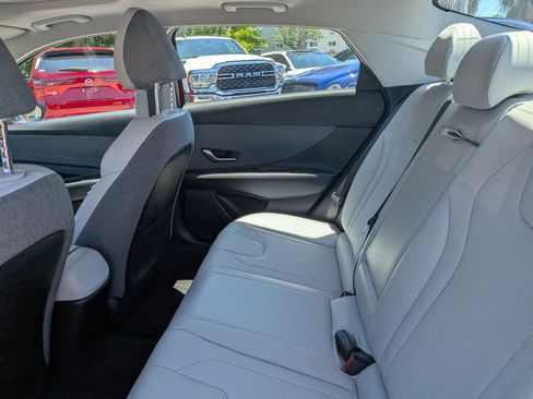 Used 2023 Hyundai Elantra Limited FWD image 13