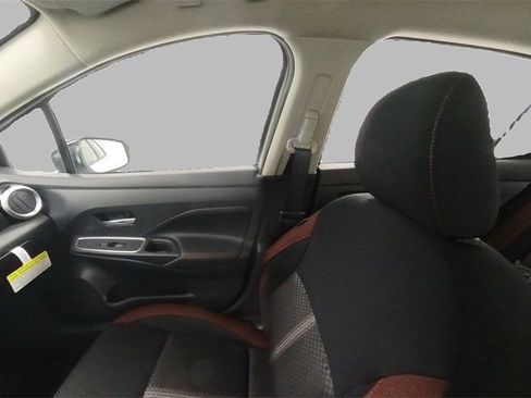 New 2025 Nissan Versa SR w/ Trunk Package image 17