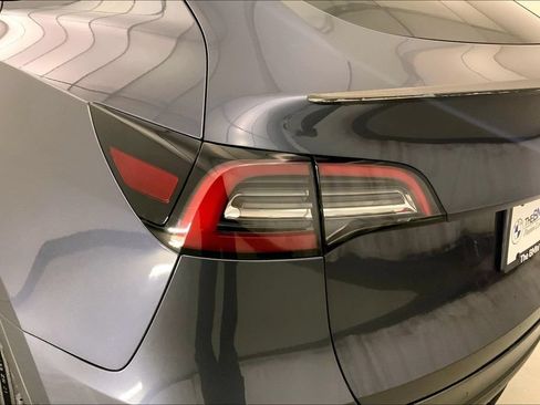 Used 2022 Tesla Model Y Performance AWD/4WD image 26