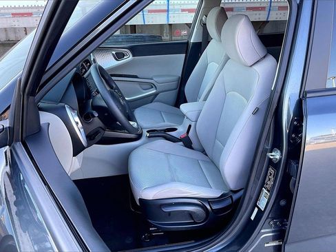Certified 2021 Kia Soul LX image 23