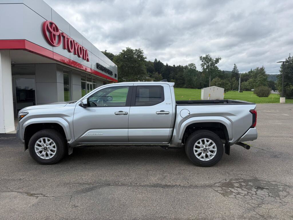 Certified 2024 Toyota Tacoma SR5 AWD/4WD image 2