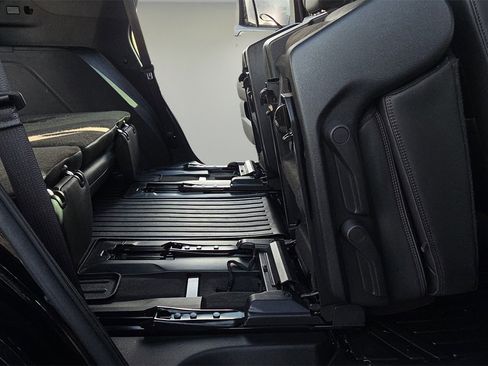 Used 2022 Chevrolet Tahoe RST w/ Luxury Package image 19