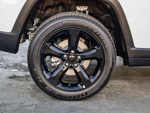 New 2025 Jeep Grand Cherokee Altitude image 12