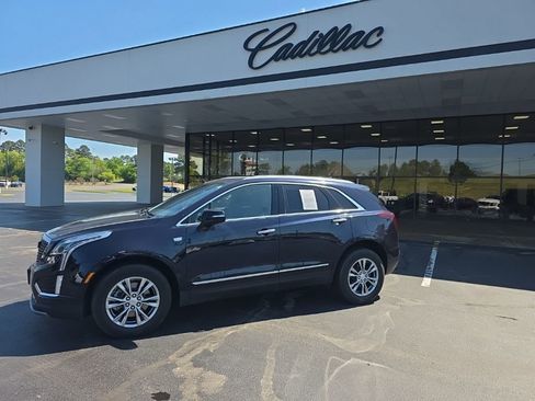 Used 2022 Cadillac XT5 Premium Luxury AWD/4WD image 2