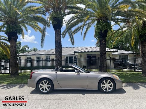Used 2005 Cadillac XLR image 2