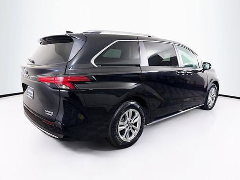 Used 2023 Toyota Sienna Limited AWD/4WD image 8