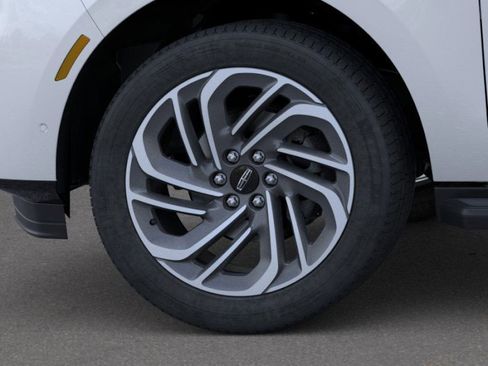 New 2026 Lincoln Navigator L Premier AWD/4WD image 19