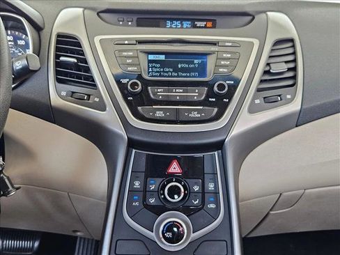 Used 2016 Hyundai Elantra SE FWD image 12