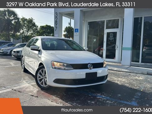 Used 2012 Volkswagen Jetta SE FWD image 2