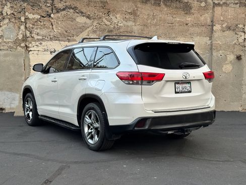 Used 2019 Toyota Highlander Limited FWD image 6