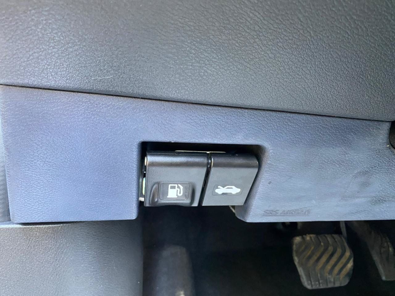 Used 2022 Nissan Versa SV FWD image 51