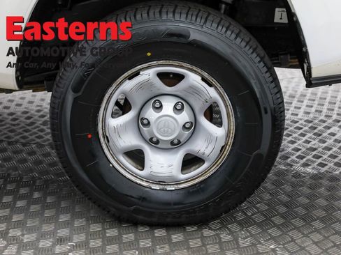 Used 2022 Toyota Tacoma SR w/ SR Convenience Package image 32