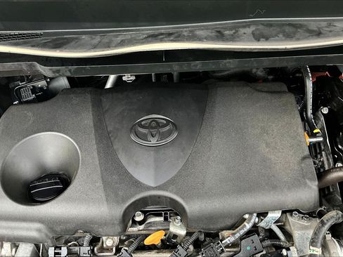 Used 2025 Toyota Sienna XLE FWD image 35
