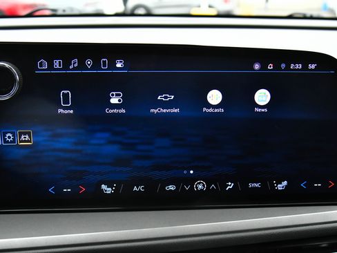 Used 2024 Chevrolet Traverse LT image 27