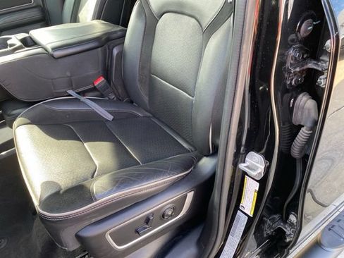 Used 2019 RAM 1500 Laramie AWD/4WD image 17