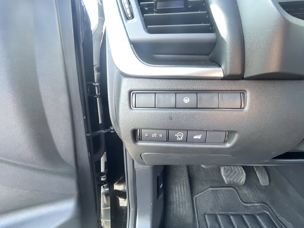 Used 2023 Nissan Rogue SV w/ SV Premium B Package FWD image 18