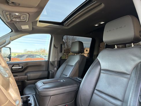 Used 2022 GMC Sierra 3500 Denali w/ Denali Black Diamond Edition image 27
