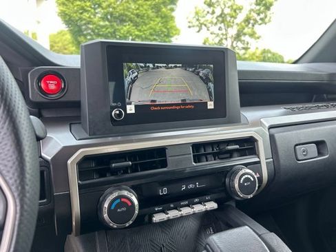 Used 2025 Toyota Tacoma TRD Off-Road AWD/4WD image 25